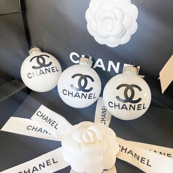 CHANEL Christmas Ornaments - Picture 6 of 6